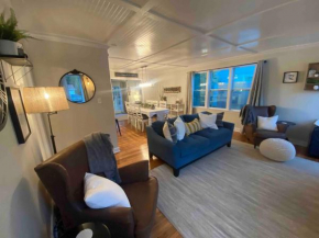 Cozy Savannah Cottage-Modern Comforts, Warm Charm